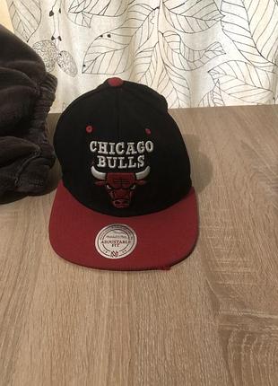 Бейсболка від бренду chicago bulls