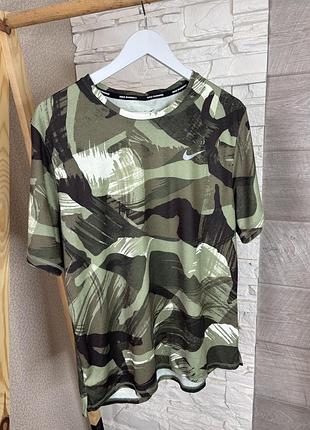 Чоловіча оригінальна спортивна футболка nike dri fit m