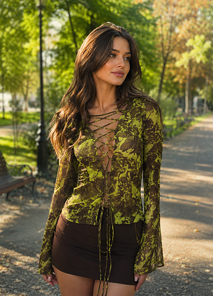 Зеленая блуза с принтом абстракции, с шнуровкой от missguided