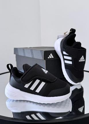 Легчайшие кроссовки на большой удобной липучке adidas fortarun