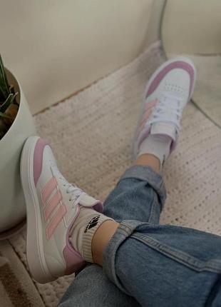 Кроссовки женские adidas, 38р., слегка маломерят, сверху эко кожа, внутрь текстиль