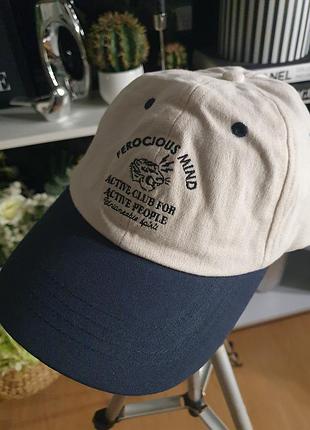 Бейсболка молочно-синя жіноча з принтом