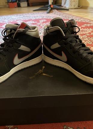 Продам чоловічі кросівки air jordan mid 1