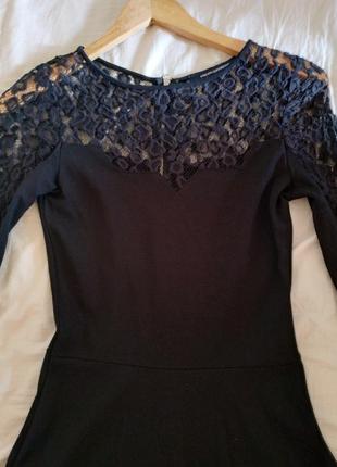 Брендовое нарядное чёрное с кружевом платье6 фото