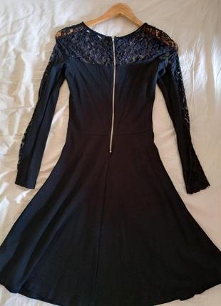 Брендовое нарядное чёрное с кружевом платье7 фото