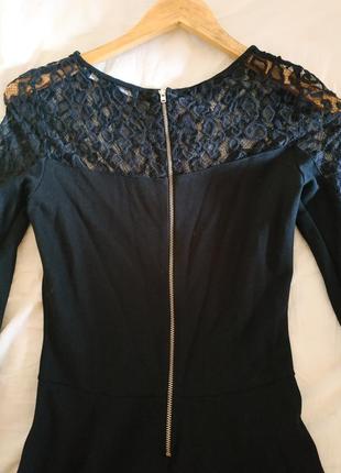 Брендовое нарядное чёрное с кружевом платье9 фото