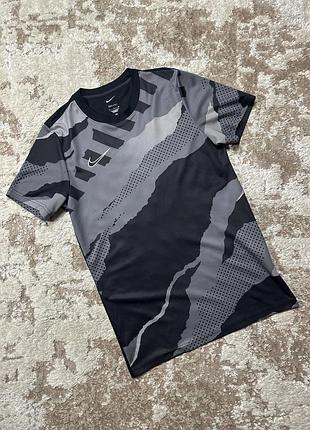Оригинальная спортивная футболка nike