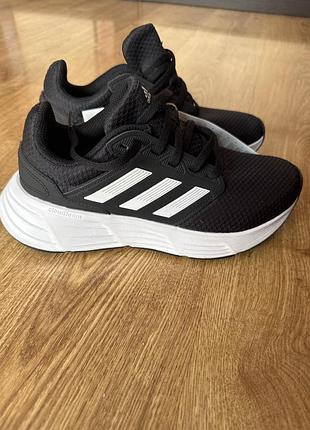 Adidas galaxy 6 w black / cloud white кросівки жіночі