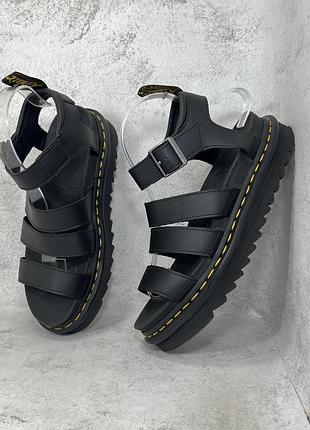 Жіночі чорні сандалі на платформі босоніжки dr.martens blaire