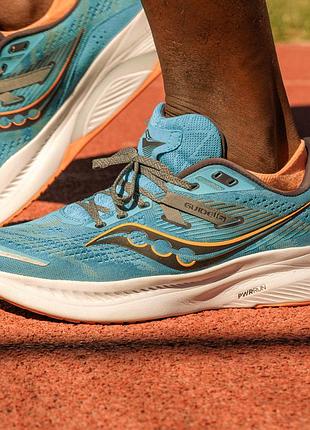 Чоловічі бігові кросівки saucony guide 16