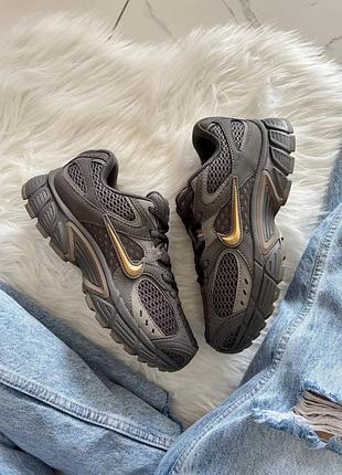 Стильні кросівки nike v5 rnr grey gold