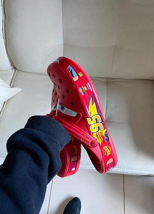 Тапки crocs маквін