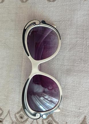 Солнцезащитные очки в стиле prada minimal baroque.