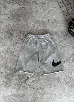 Стильные мужские шорты nike