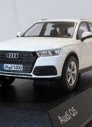 Audi q5, iscale. 1:43 коробка и бокс. ауди q5, iscale белая