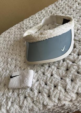 Винтажный теннисный козырек nike, выполненный в стиле y2k.