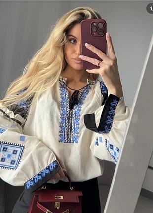 Стильна вишиванка під старовину з чорним та синім принтом