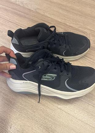 Кросівки skechers 39