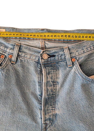 Джинсы levis практически новые