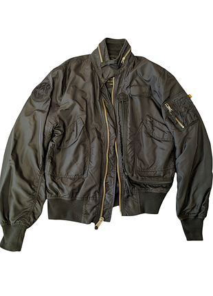 Легкая куртка alpha industries,редкая модель практически новая