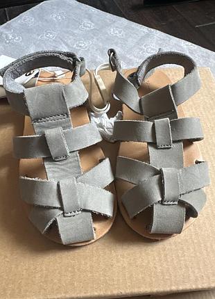 Шикарні шкіряні босоніжки zara