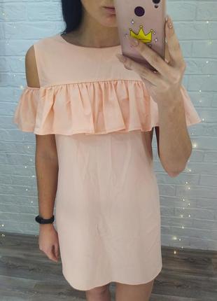 Нежное персиковое платье