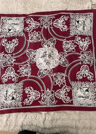 Бордова хустка з класичним пасторальним принтом у стилі toile de jouy