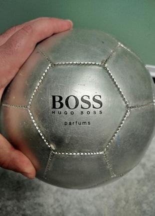 Футбольный мяч hugo boss parfums (2011) серебряный, в хорошем состоянии