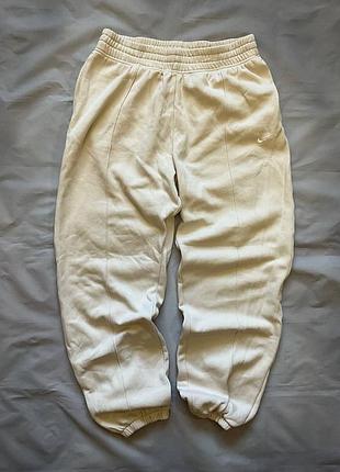 Широкие спортивные штаны кремовые nike baggy pants