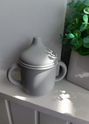 Поильник непроливайка силиконовый с носиком grey
