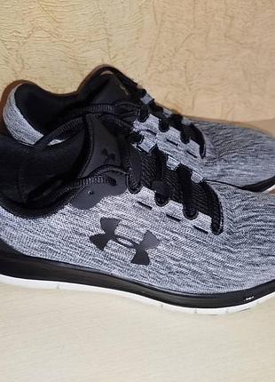 Чоловічі бігові кросівки under armour ua remix у чорно-сірому кольорі.