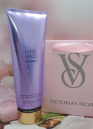 Парфюмированный, увлажняющий лосьон для тела и рук love spell shimmer victoria ́s secret.
оригинал из сша