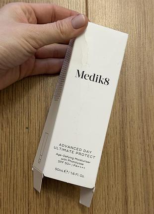 Антивіковий зволожуючий крем medik8 advanced day ultimate protect об'ємом 50 мл.