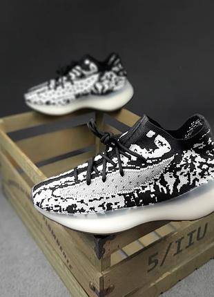 Adidas yeezy boost 380 белые с чёрным текстиль топ супер ціна