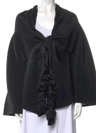 Issey miyake оригинал плиссированная дизайнерская накидка блуза japan р.4
issey miyake pleats оригинал черная плиссированная блуза/накидка р.4