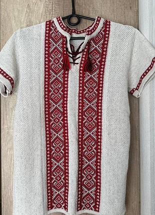 В'язана вишиванка з коротким рукавом