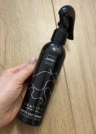Матовий сольовий спрей unic gravity matte salt spray для створення природної текстури та ефекту «пляжних хвиль»