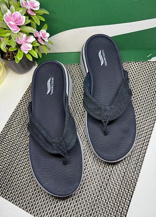 Оригинальные шлепанцы skechers вьетнамки