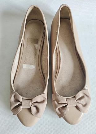 Кожаные балетки clarks