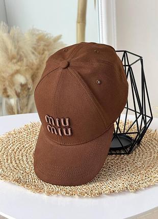 Бейсболка унисекс с трендовой вышивкой