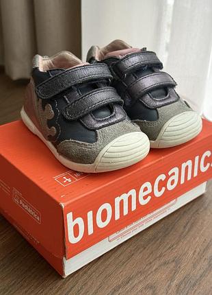 Кросівки biomechanics 21 розмір