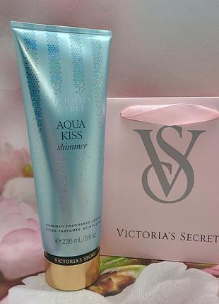 Парфюмированный, увлажняющий лосьон для тела и рук aqua kiss shimmer victoria’s secret.
оригинал из сша