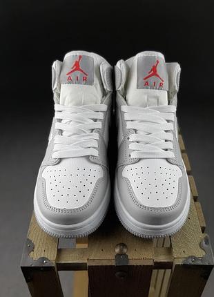 Nike air jordan 1 mid высокие белые с серым серебристая запятая экокожа