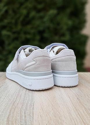 Adidas forum молочні з сірим сіра пятка шкіразамша