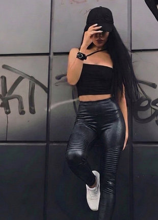 Черные лосины🌸 красивые женские лосины 🌸 кожаные лосины calzedonia с эффектом стянутости ✨ твои идеальные ножки! черные леггинсы экокожа размер m 🖤