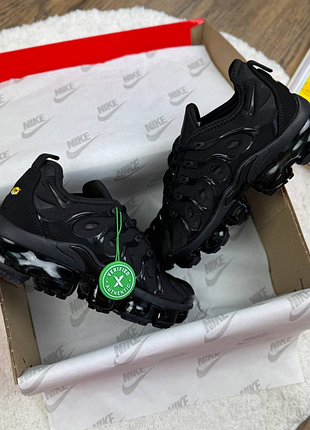 Air vapormax plus black 4