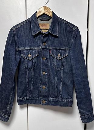 Джинсова куртка levi’s, темно синя, розмір с