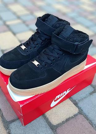 Nike air force 1 високі чорні на бежевій замшаштучне хутро топ
