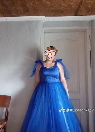 Продам шикарное выпускное платье 💙
платье шьется по заказу, одевалась 1 раз на выпускной.
цена 🔥4999грн возможен торг