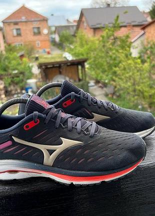 Кроссовки brooks